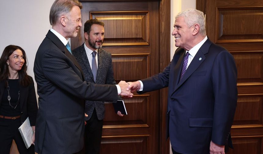 Müsavat Dervişoğlu, AB Türkiye Delegasyonu Başkanı Orav ile görüştü