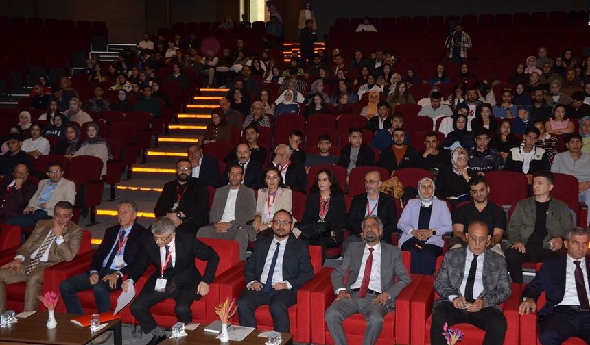 Muş'ta Doğu ve Güneydoğu Anadolu beylikleri sempozyumu başladı