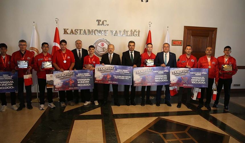 TEKNOFEST Güneydoğu'da dereceye giren öğrencilerden Kastamonu Valisi Dallı'ya ziyaret