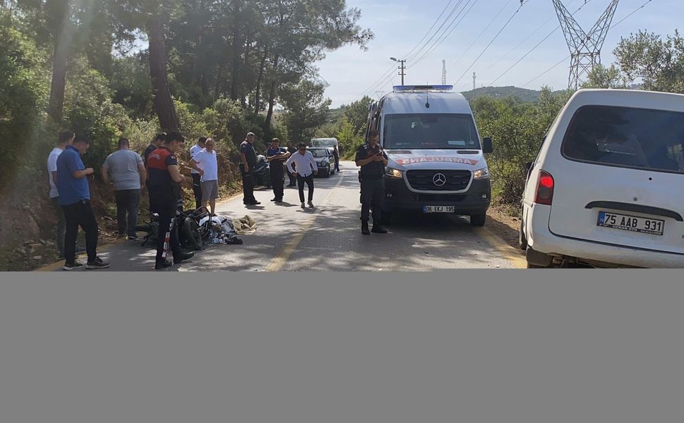 Bodrum'da kamyonetle motosikletin çarpıştığı kazada 1 kişi öldü, 1 kişi yaralandı