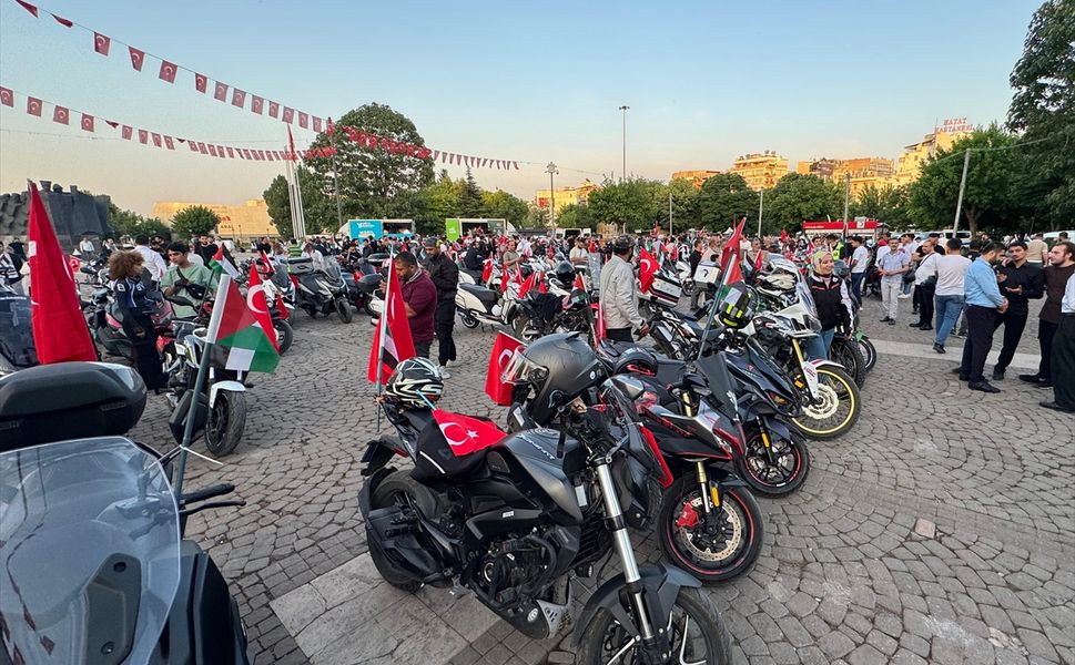 Gaziantep'te motosiklet sürücüleri İsrail'i protesto etti