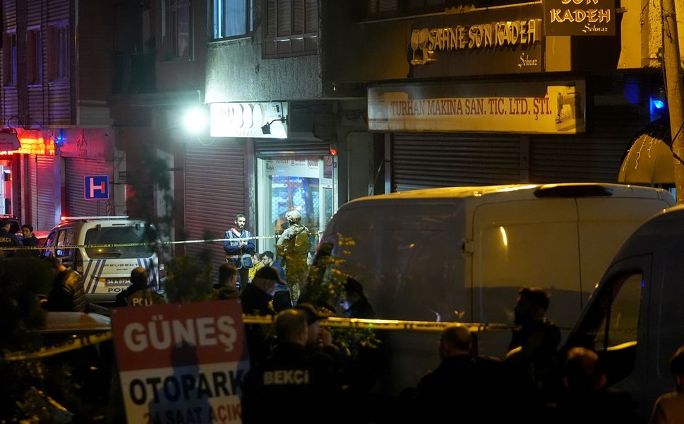 Kağıthane'de iş yerine patlayıcı madde atılması sonucu 7 kişi yaralandı