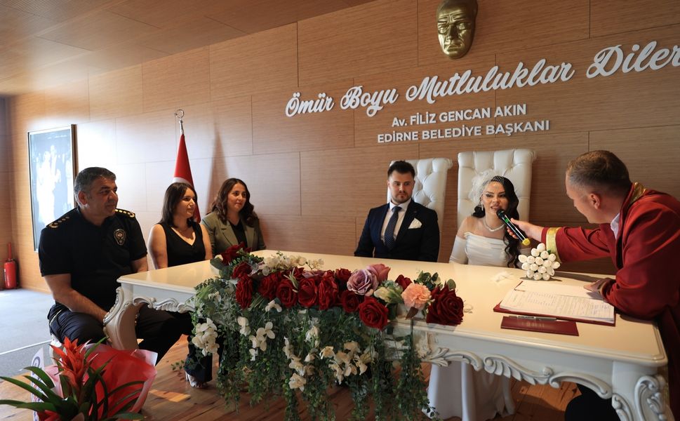 Trakya'da nikah dairelerinde "25.05.2025" yoğunluğu yaşandı