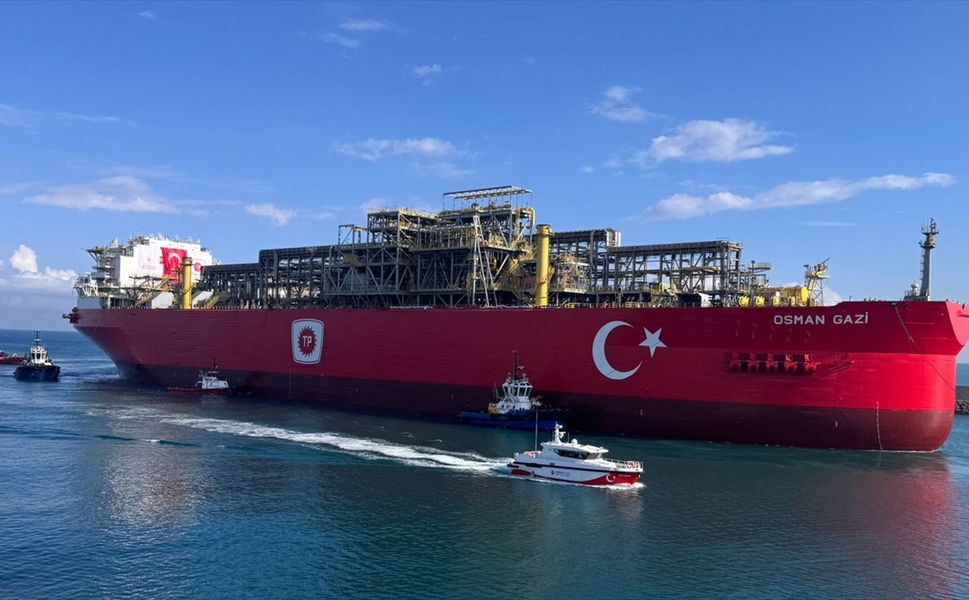 Türkiye'nin ilk yüzer doğal gaz üretim platformu Osman Gazi Filyos Limanı'nda