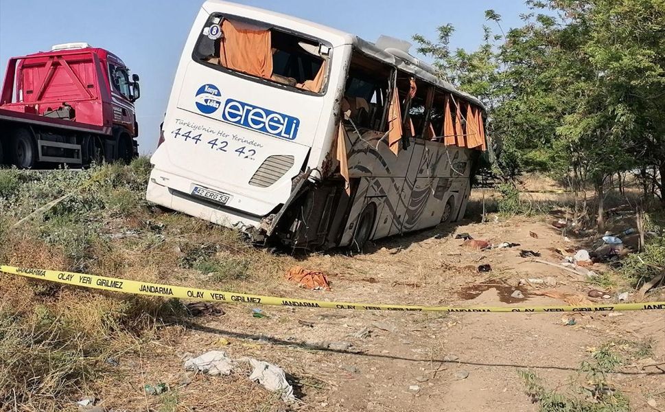 Konya'da devrilen yolcu otobüsündeki 1 kişi öldü, 26 kişi yaralandı