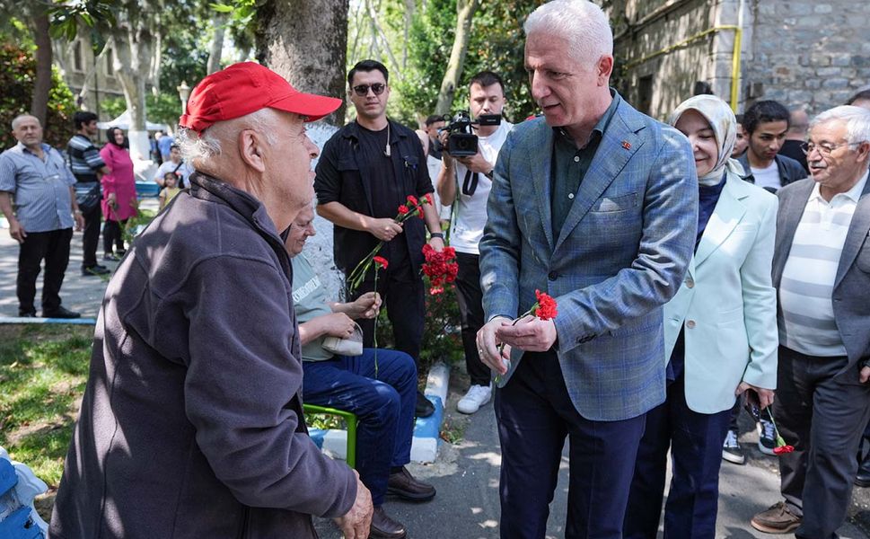 İstanbul Valisi Gül, Darülaceze sakinleriyle bayramlaştı
