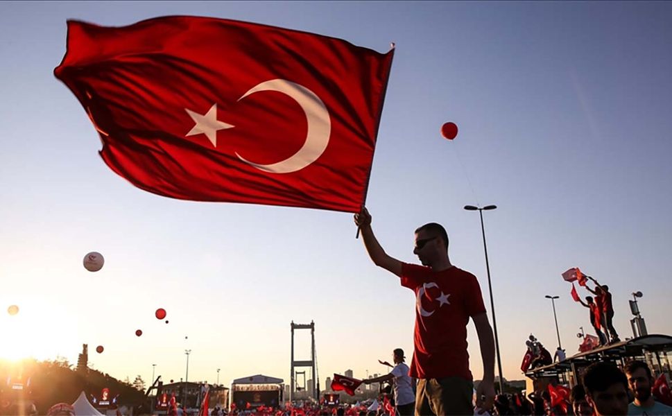 İstanbul'da, 15 Temmuz gecesi darbecilere karşı verilen mücadele akıllara kazındı