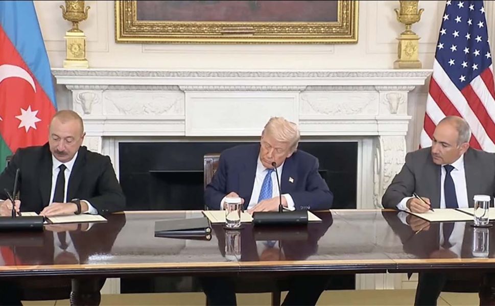 Trump, Azerbaycan Cumhurbaşkanı Aliyev ve Ermenistan Başbakanı Paşinyan ile üçlü bir mutabakata imza atıldığını açıkladı