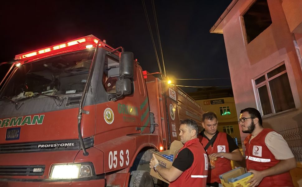 Sinop'ta çıkan orman yangınına müdahale ediliyor