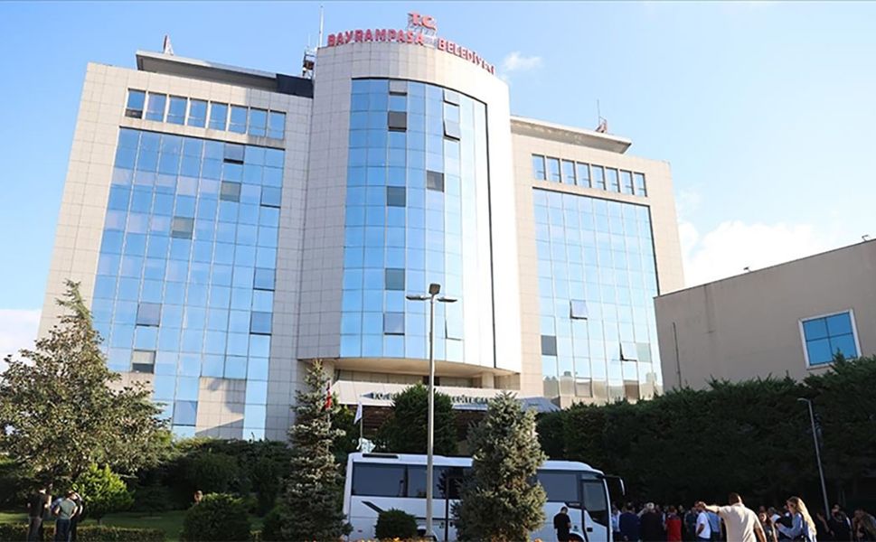 Bayrampaşa Belediyesine yönelik yolsuzluk soruşturmasında gözaltına alınan 48 şüpheli adliyede