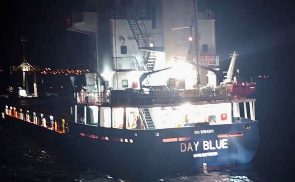 Çanakkale Boğazı'nda arızalanan gemi güvenli bölgeye demirletildi