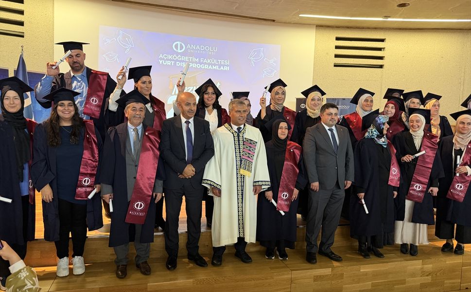 Anadolu Üniversitesi Köln'de mezuniyet töreni düzenledi