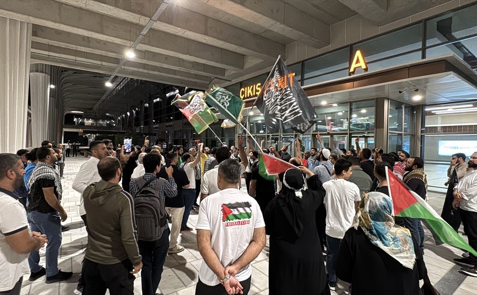 İsrail'in alıkoyduğu aktivistlerden Davut Daşkıran Mersin'de karşılandı