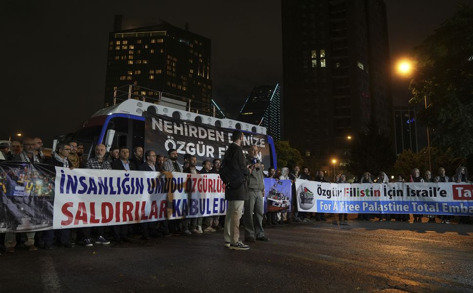 İsrail'in Özgürlük Filosu Koalisyonu'na saldırısı ABD'nin Ankara Büyükelçiliği önünde protesto edildi