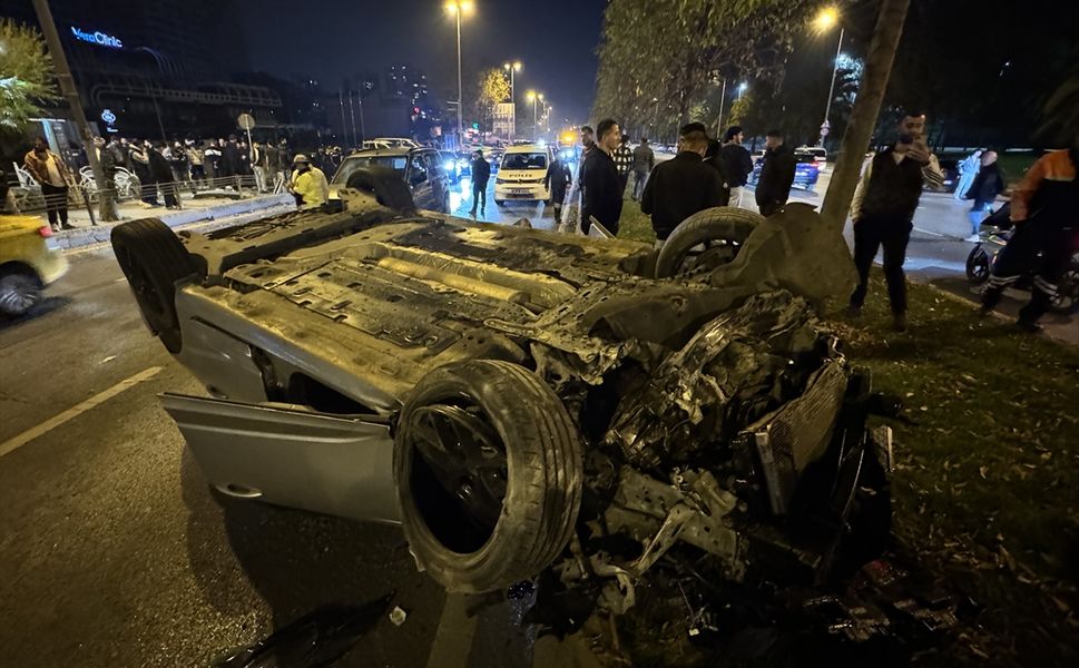 Kartal'da meydana gelen kazada 5 kişi yaralandı