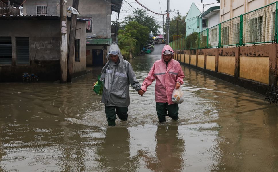 Süper Tayfun Fung-Wong Filipinler'i vurdu: 900 binden fazla kişi tahliye edildi