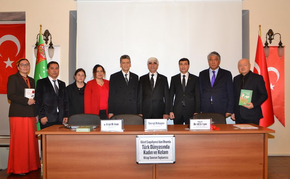 Türkmenistanlı şair Gozel Shagulyeva adına İstanbul'da program düzenlendi