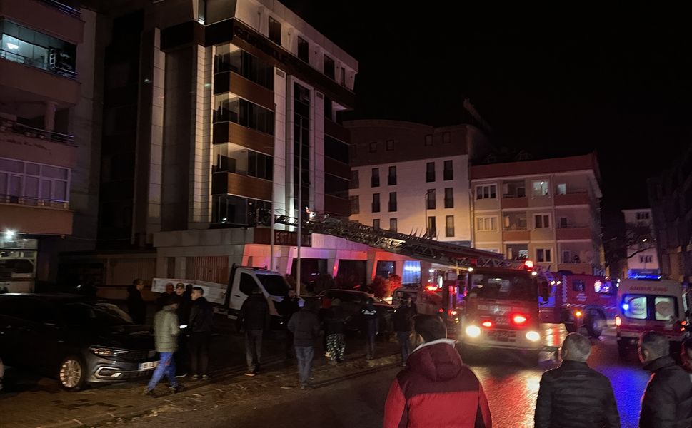 Bursa'da bir otelde çıkan yangında 8 kişi dumandan etkilendi