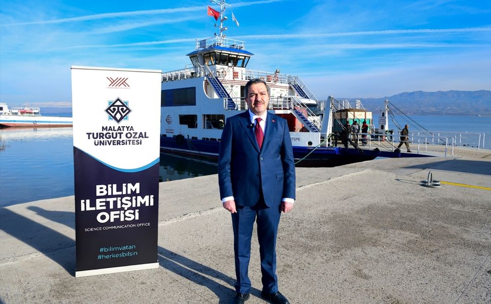 Turgut Özal Üniversitesince Atabey Feribotu'nda 'Bilim Kafe' söyleşisi düzenlendi