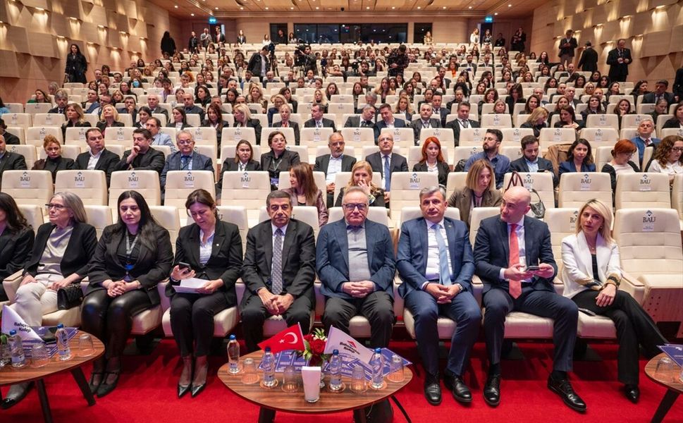 İstanbul'da 'Erken Çocuklukta Aile, Okul ve Değerler Sempozyumu' düzenlendi