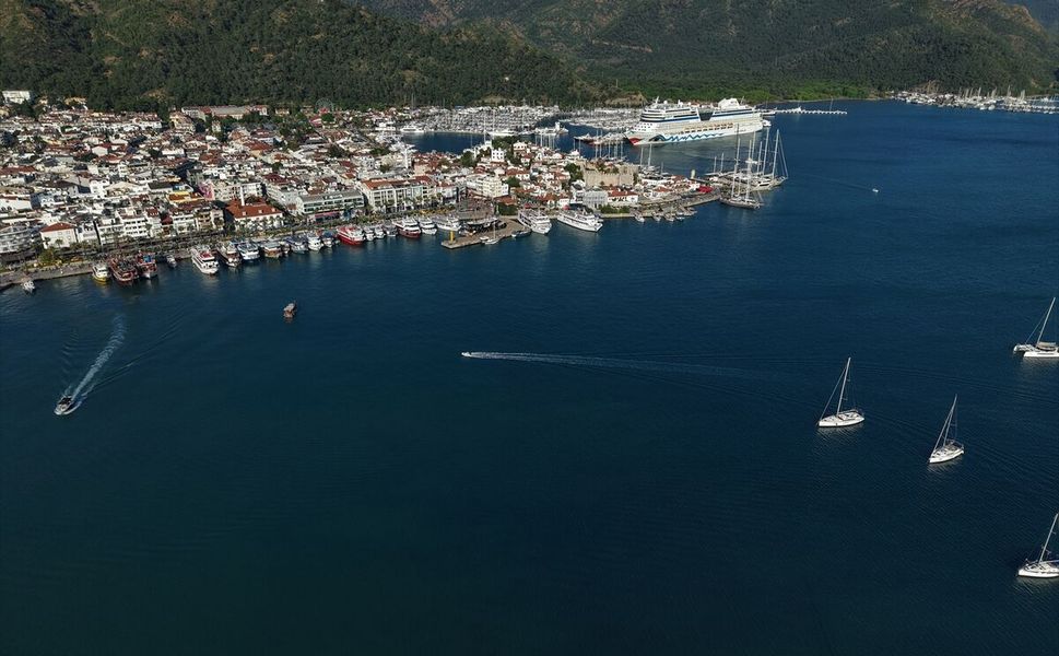 Marmaris'e 'Aida Stella' kruvaziyeriyle 2 bin 500 turist geldi