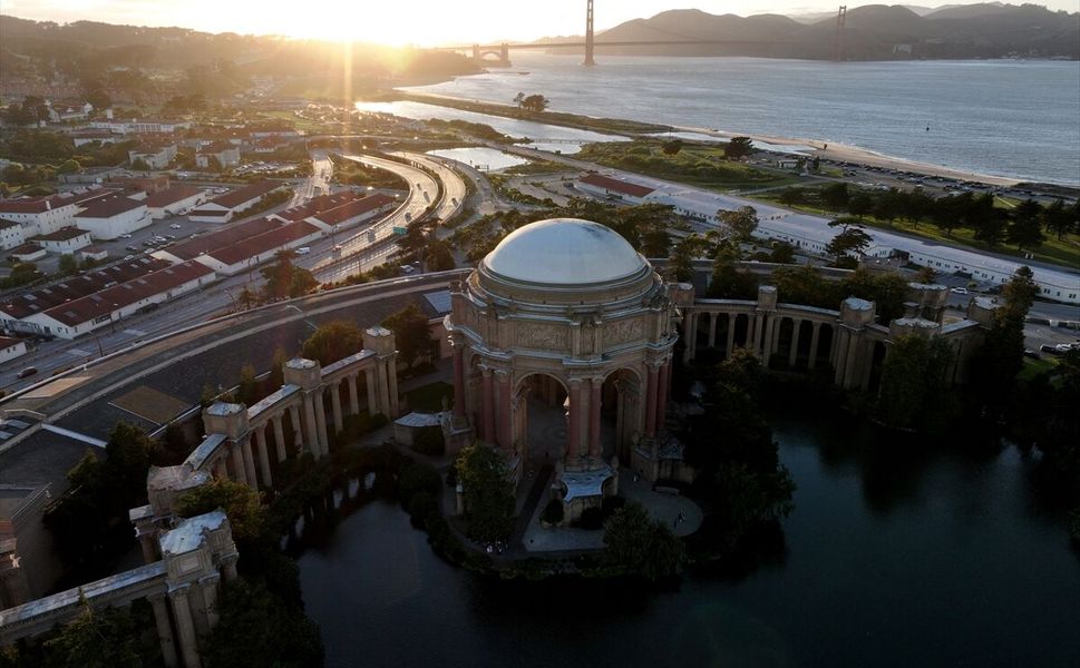 San Francisco'daki Palace of Fine Arts görüntülendi