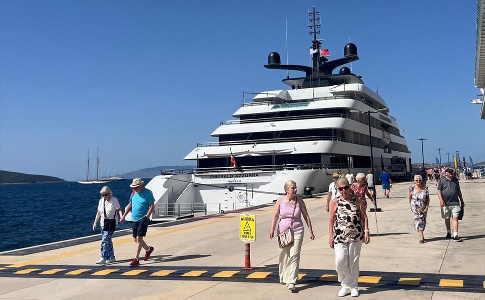 Bodrum'a iki kruvaziyerle 1860 turist geldi