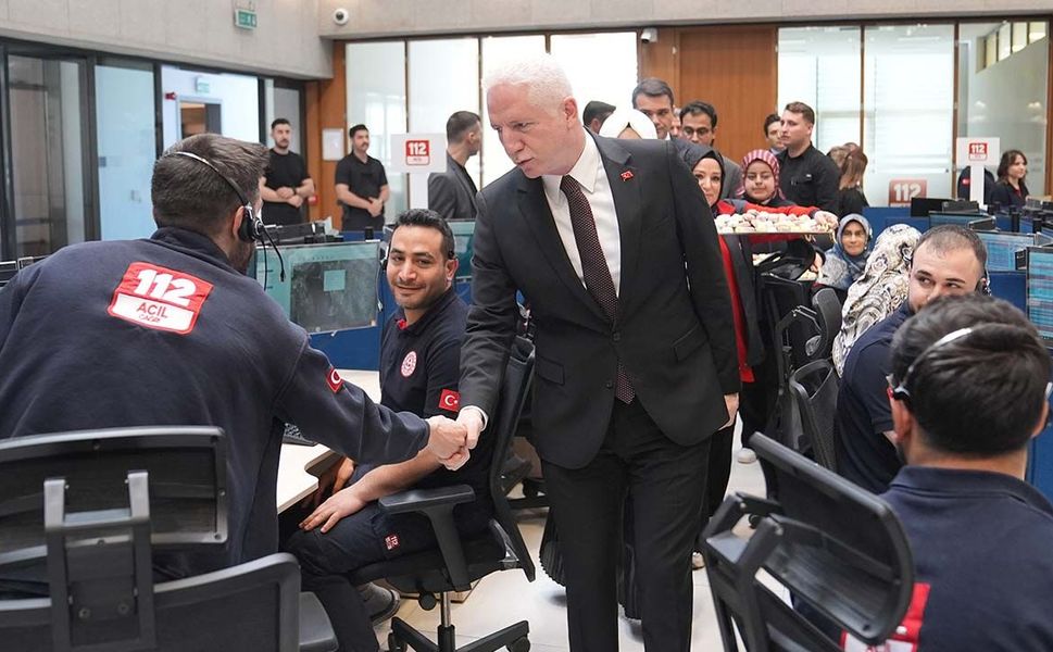 İstanbul Valisi Gül'den 112 Acil Çağrı Merkezi'ne bayram ziyareti