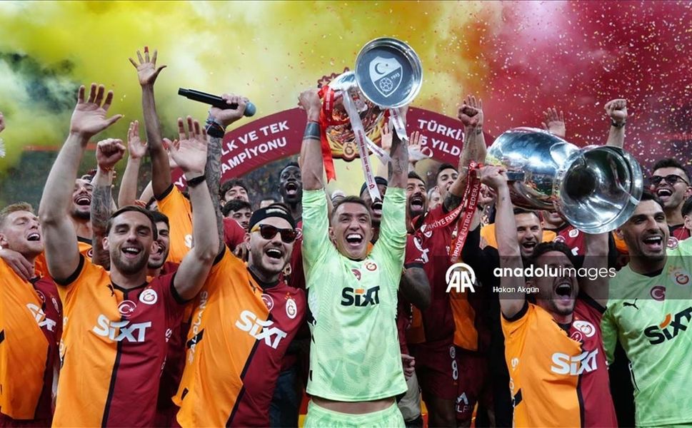 Şampiyon Galatasaray, kupasını RAMS Park'ta kaldırdı
