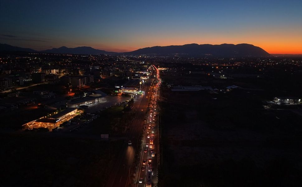 İzmir-Ankara kara yolunun Manisa geçişinde dönüş yoğunluğu başladı