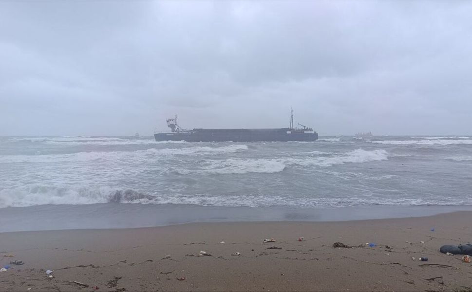 Sakarya'da kuru yük gemisi karaya oturdu