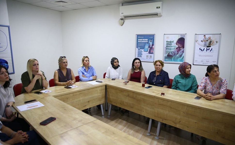 Adana'da kadın muhtarlara 'Her Gebeye Bir Ebe' uygulaması anlatıldı