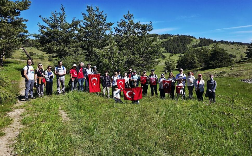 Amasya'da doğaseverlerden A Milli Takım'a destek yürüyüşü