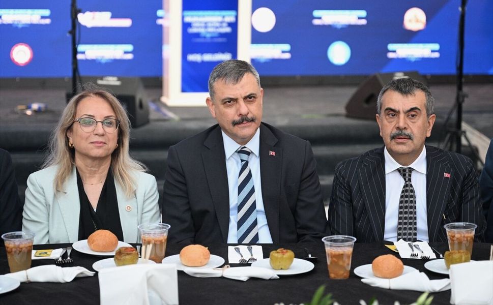 Bakan Çiftçi: 'Bu aziz vatan; Alevisiyle, Sünnisiyle, Türküyle, Kürdüyle, Arabıyla, Çerkesiyle aynı gök kubbenin altında kader birliği yapmış büyük bir milletin yurdudur.'