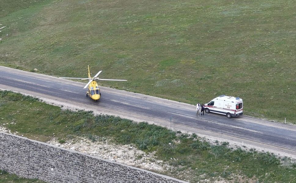 Erzurum'da fenalaşan şeker hastası için ambulans helikopter kara yoluna indi