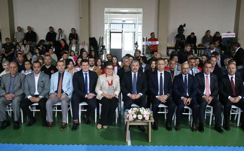 Eskişehir'de Fethi Heper Spor Ortaokulu törenle açıldı