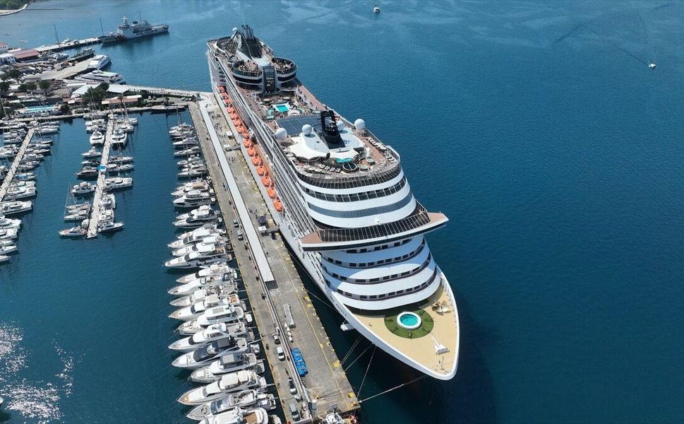 Marmaris'e 'MSC Divina' kruvaziyeriyle 3 bin 899 turist geldi
