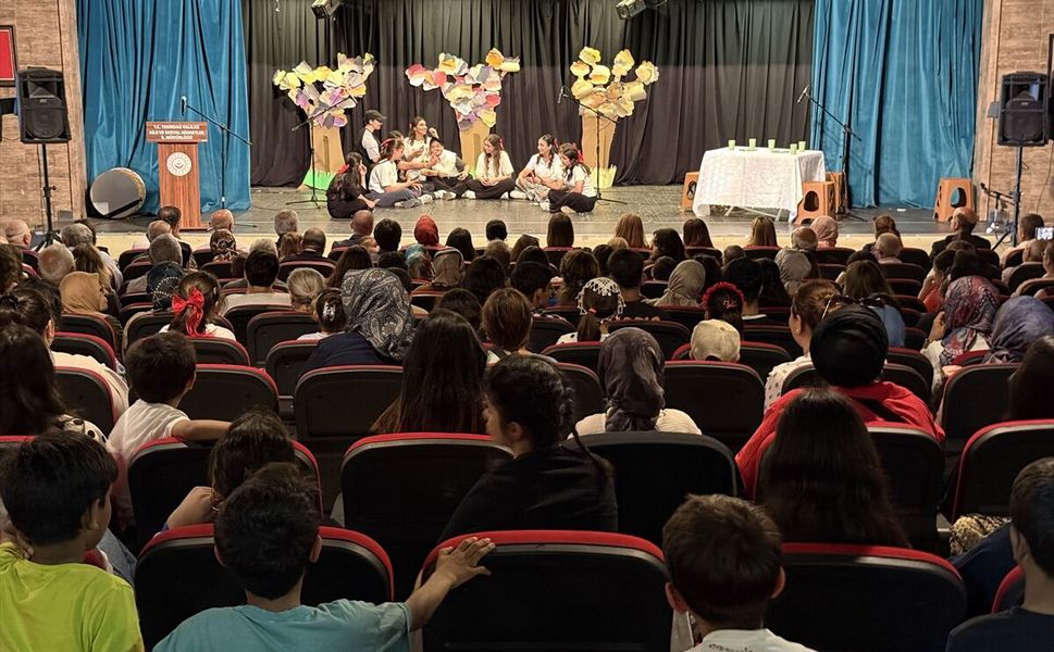 Tekirdağ'da koruma altındaki çocuklardan tiyatro ve müzik gösterisi