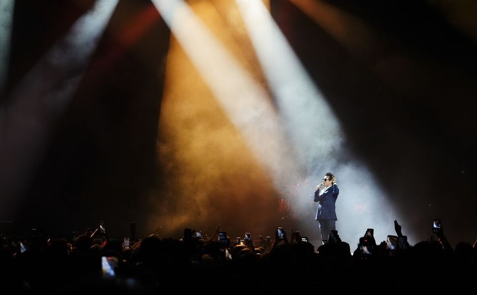 Teoman Beşiktaş Tüpraş Stadyumu'nda konser verdi