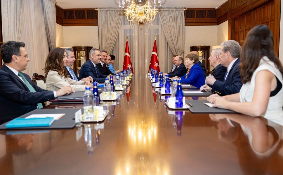 Dışişleri Bakanı Fidan, Ankara'da ABD'li senatörleri kabul etti