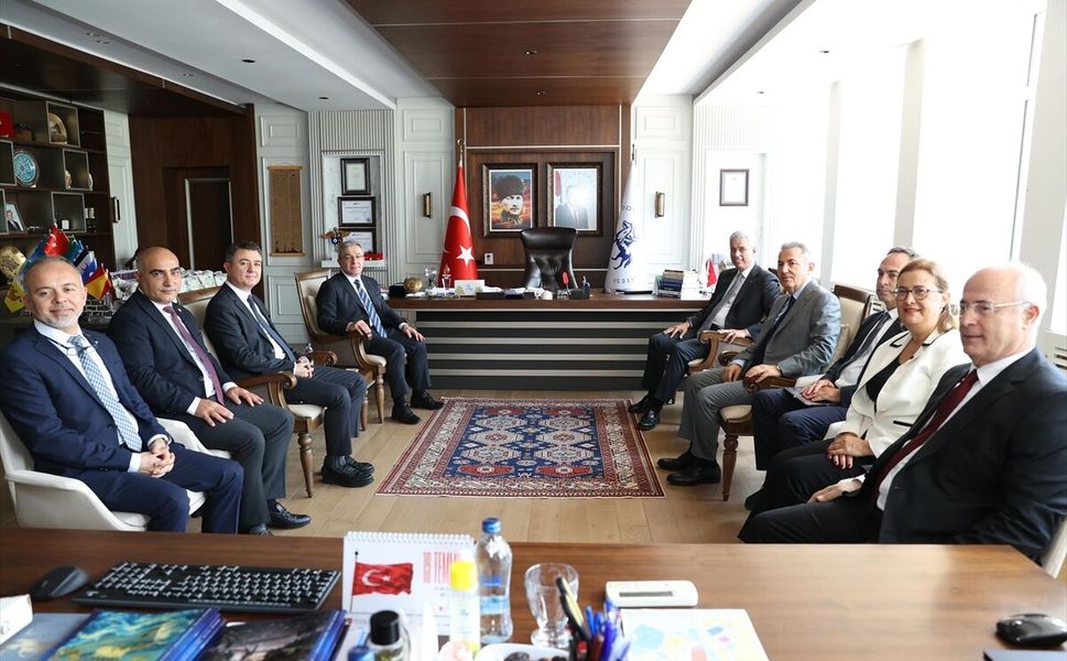 Sağlık Bakanı Memişoğlu'ndan İzmir Biyotıp ve Genom Merkezi'ne ziyaret:
