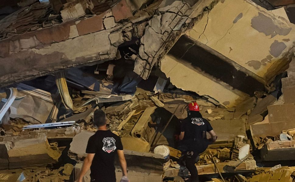 Bahçelievler'de 4 katlı bina çöktü (3)