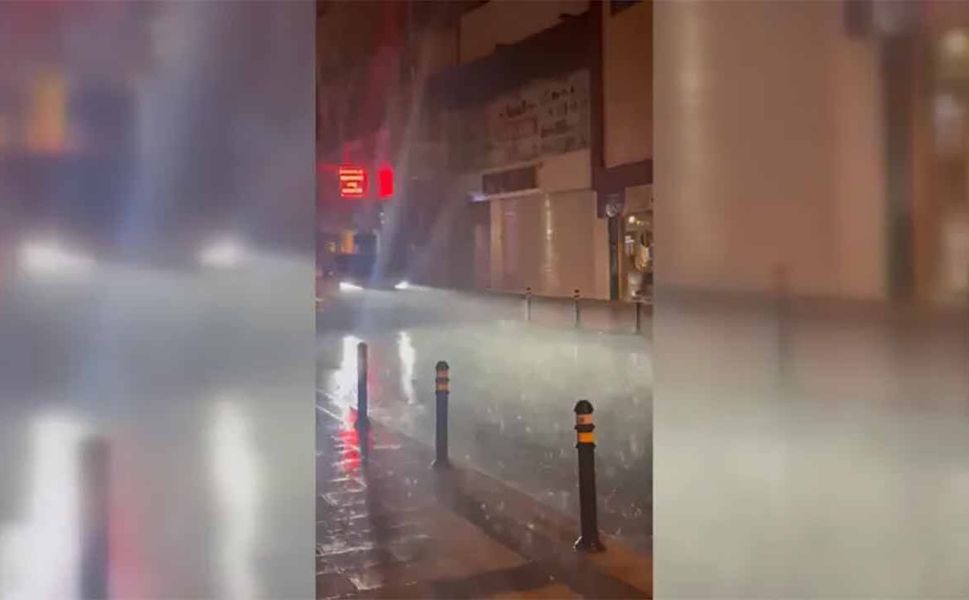 İstanbul'da sağanak sonrası meydana gelen iki trafik kazasında 10 kişi yaralandı