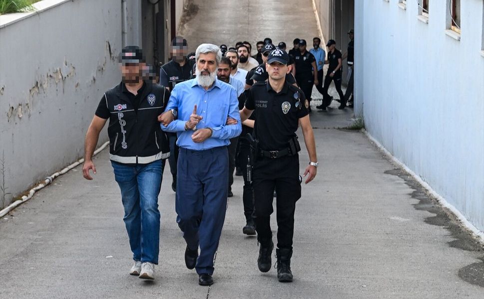 'Kuytulcular' yapılanmasına yönelik soruşturmada Alparslan Kuytul ve eşi tutuklandı