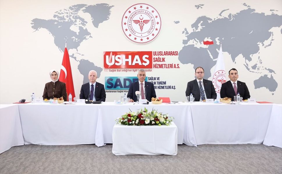 Sağlık Bakanı Memişoğlu, sağlık muhabirleriyle İstanbul'da bir araya geldi: