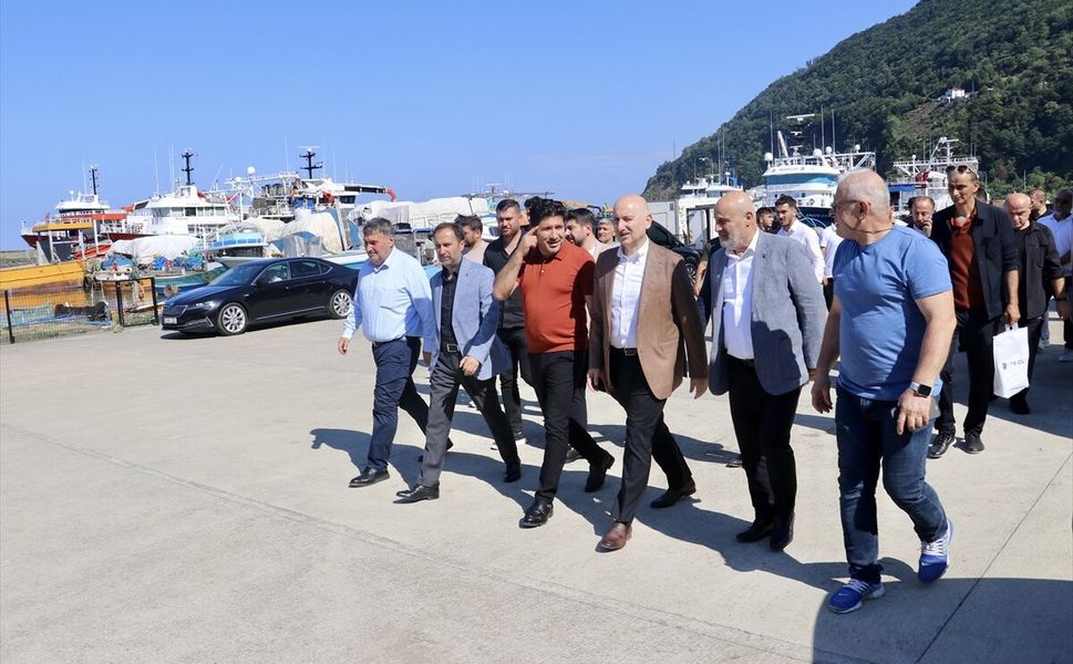 TBMM Bayındırlık Komisyonu Başkanı Karaismailoğlu, Trabzon'da balıkçılarla buluştu