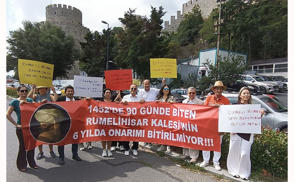 Rumeli Hisarı’ndaki bitmeyen restorasyona tepki