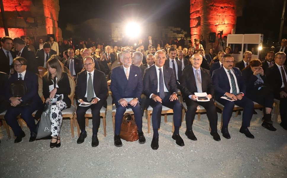Bakan Ersoy, Denizli'de 17. İtalyan Arkeoloji Misyonları Sempozyumu'nda konuştu: