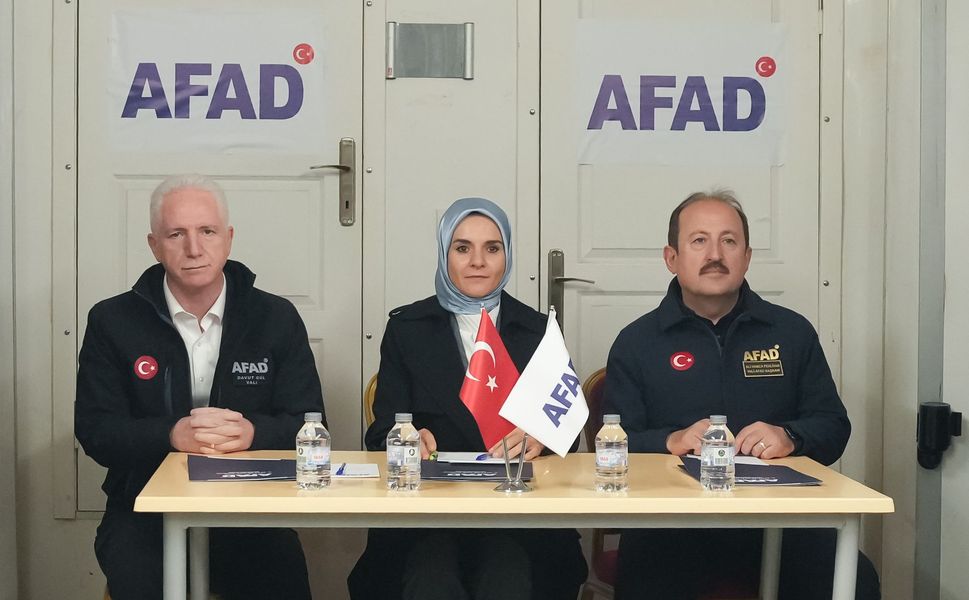Bakan Göktaş, selden etkilenen Sarıyer Ayazağa'yı ziyaret etti: