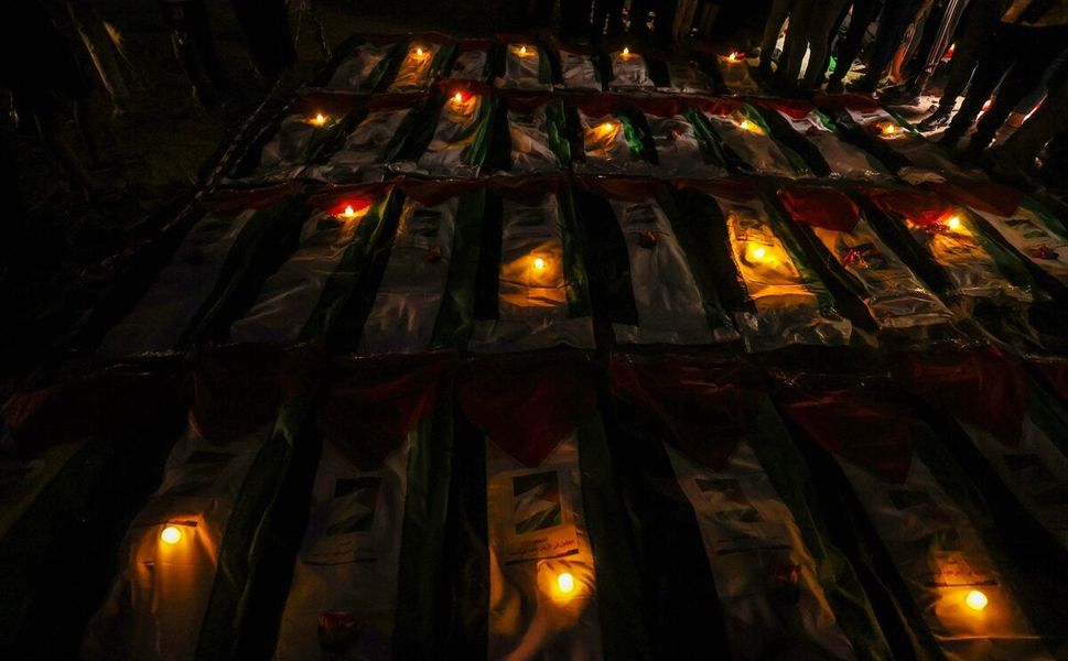 Gazze'de enkazdan çıkarılan 105 Filistinli için cenaze töreni düzenlendi